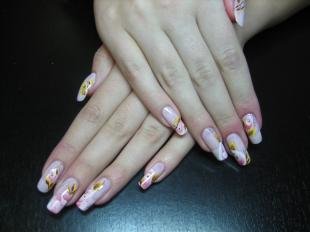 Китайская роспись ногтей, флористический маникюр на 8 марта